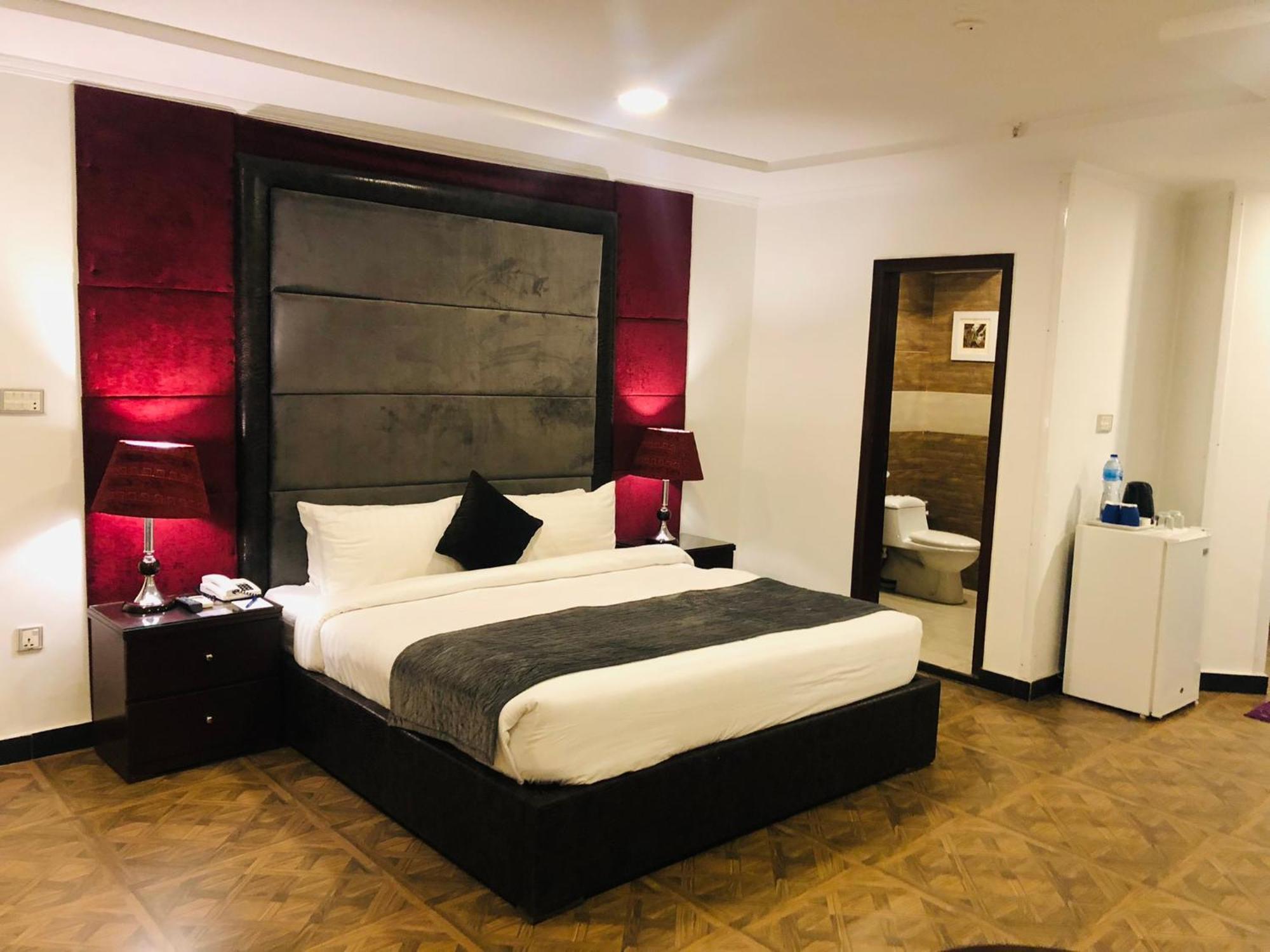 Hotel Oban Лахор Экстерьер фото